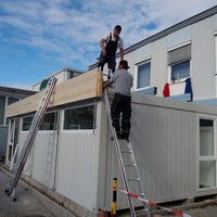 Paneelwand wird montiert